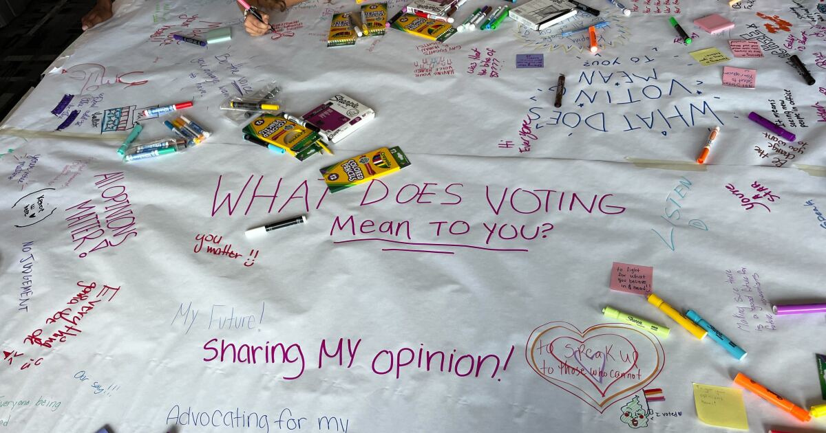 Allegheny 카운티 청소년들이 모여 투표, 시민 참여, 사회 문제에 대해 논의합니다.