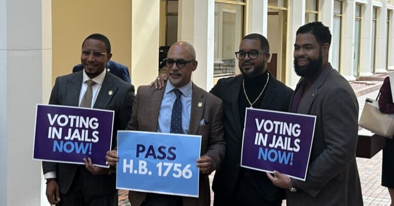 Pa. 하원 의원은 카운티 감옥에서 유권자 교육을 추구하고 주에서는 지침을 발행합니다.
    



