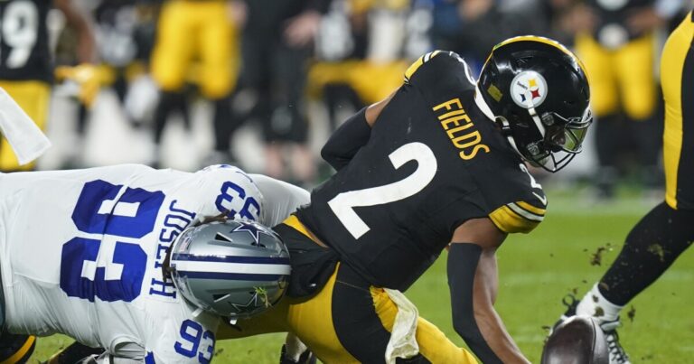 Steelers는 뜨거운 출발 이후 냉각되었으며 Mike Tomlin 코치는 QB에서 선택에 직면했습니다.
    


