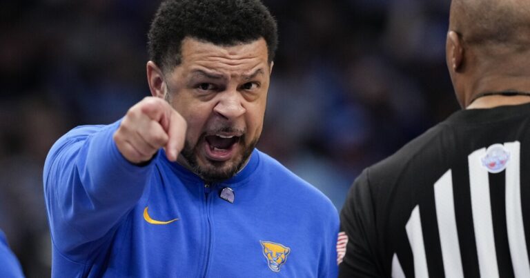 가드가 많은 라인업을 갖춘 피트 팬더스(Pitt Panthers)는 지난 시즌 아슬아슬한 상황 이후 NCAA 토너먼트로 복귀했습니다.
    


