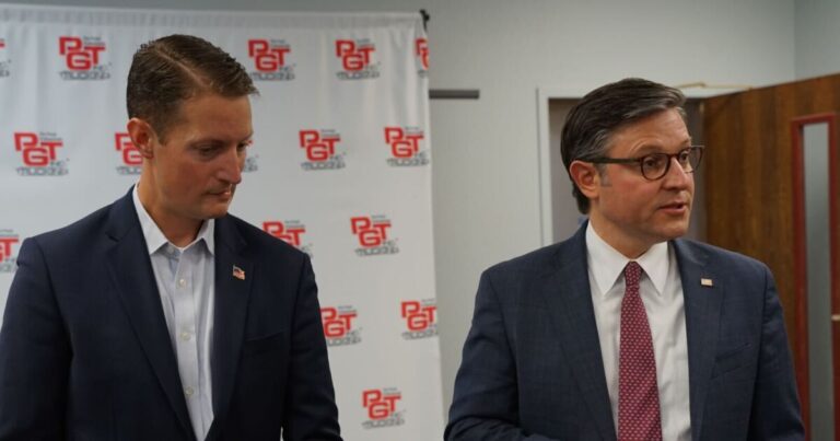 공화당 하원 의장, 피츠버그 방문, 민주당이 선거 자금이 너무 많다고 말함
    


