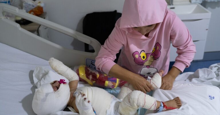 레바논의 유일한 화상 부서, 이스라엘이 레바논을 공격함에 따라 환자가 급증
    


