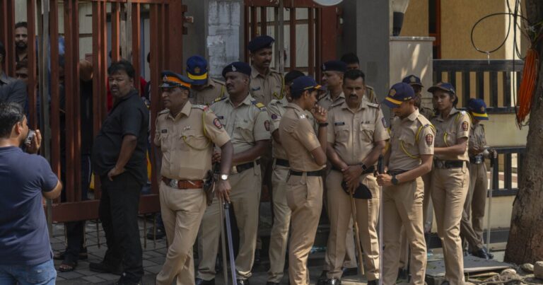 발리우드와 긴밀한 관계로 알려진 인도 정치인이 뭄바이에서 사망했습니다.
    


