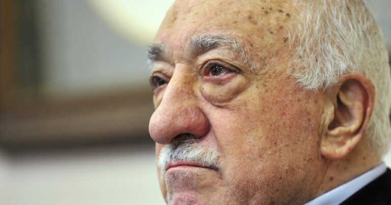 스스로 망명한 터키의 영적 지도자 페툴라 귈렌(Fethullah Gülen)이 펜실베니아에서 사망
    


