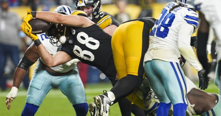 실수로 인해 Steelers는 Cowboys(20-17)에게 마지막 순간 손실을 입었습니다.
    


