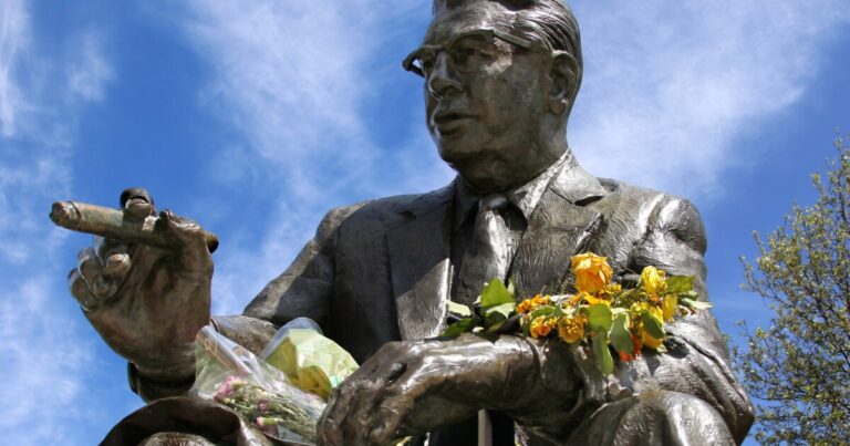 WESA Talking Steelers: Art Rooney Jr.가 축구 명예의 전당으로 향할 수 있습니다.
    


