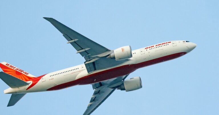 인도 항공사 6편, 가짜 폭탄 위협에 비상사태 선포
    


