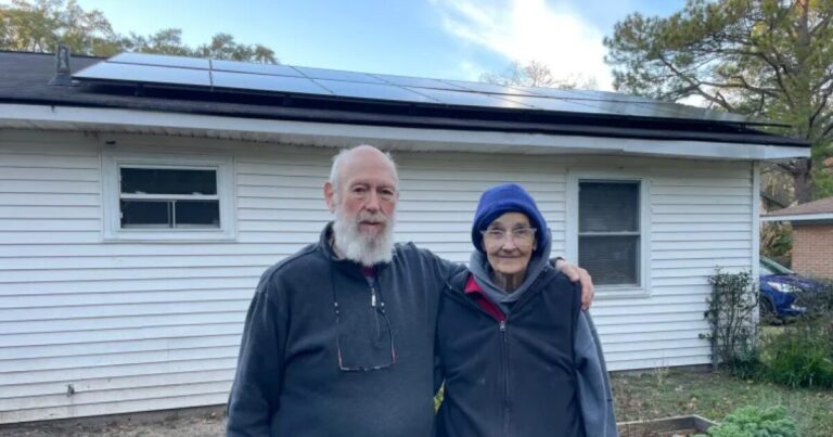 저소득층 주택 소유자를 위한 바이든 시대의 태양광 프로그램은 트럼프 하에서 '위험에 처할 수 있다'
    


