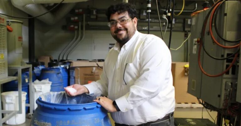 제강용 플라스틱을 만들기 위한 이리 재활용 공장에 대한 연방 자금 지원, 비판
    


