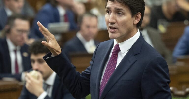 캐나다 내각은 일부 자유당이 트뤼도와 맞설 준비를 하고 있는 가운데 트뤼도에 대한 지지를 표명했습니다.
    


