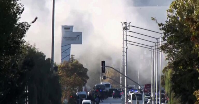 터키, 방산업체에 대한 치명적인 공격 후 쿠르드족 무장단체 공격
    


