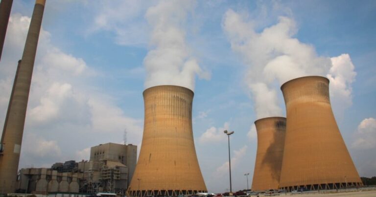 트럼프는 천연가스 산업이 질식하고 있는 펜실베니아에서 석탄을 살리겠다고 약속했다.
    


