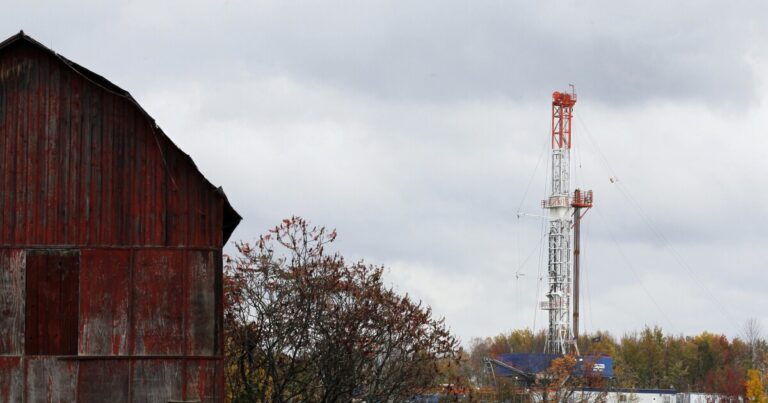 펜실베니아 유권자들은 수압파쇄에 대해 의견이 갈렸지만 더 강력한 규제에 대한 폭넓은 지지를 나타냈습니다.
    


