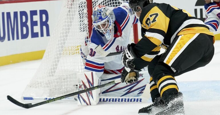 펭귄은 레인저스의 훈련을 받아 6-0으로 NHL 시즌을 시작합니다.
    


