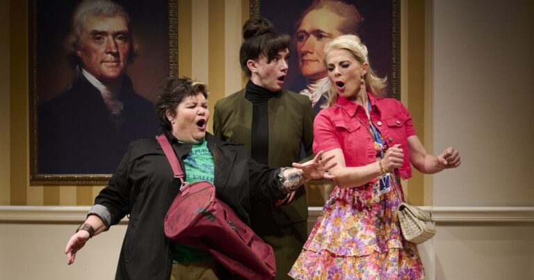 피츠버그 시티 극장의 페미니스트 백악관 희극에서 기대할 수 있는 것
    


