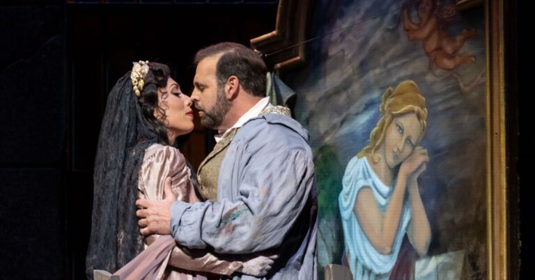 피츠버그 오페라의 음악 감독이 TikTok 시대에 관련성을 유지하는 방법에 대해 이야기합니다.
    


