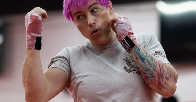 피츠버그에 기반을 둔 트랜스젠더 MMA 전투기의 삶을 탐구하는 다큐멘터리
    


