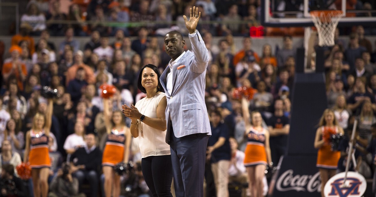 피트, 전 오번 운동 디렉터 앨런 그린을 AD로 영입