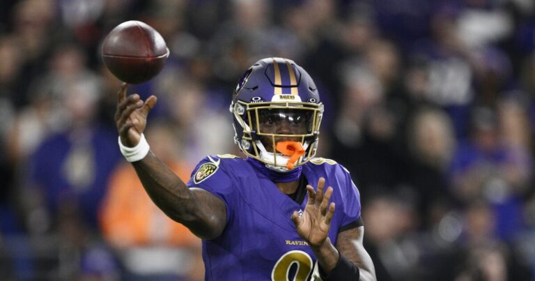 Lamar Jackson은 오랜 라이벌이 만날 때 마침내 Steelers-Ravens 전설에 그의 이름을 쓸 준비가 되었습니다.
    


