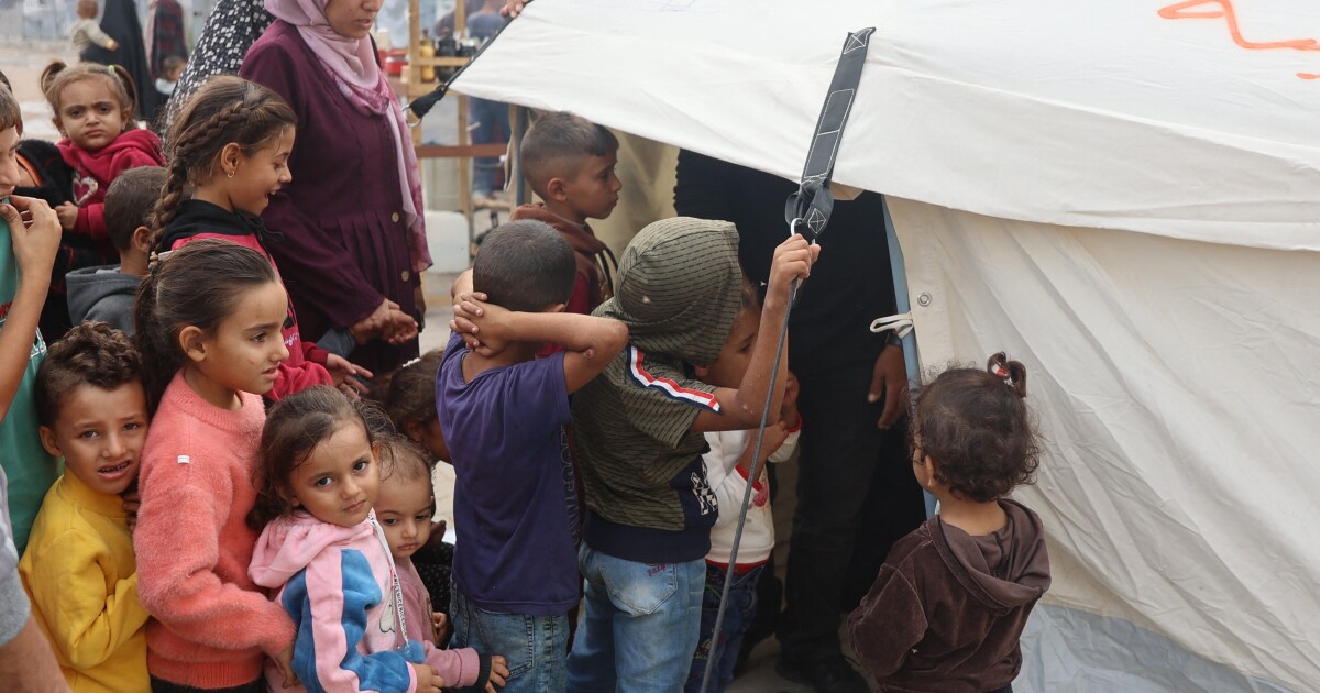 가자 지구의 어린이 수천 명이 소아마비 백신 2차 접종을 받았으나 나머지는 중단됨