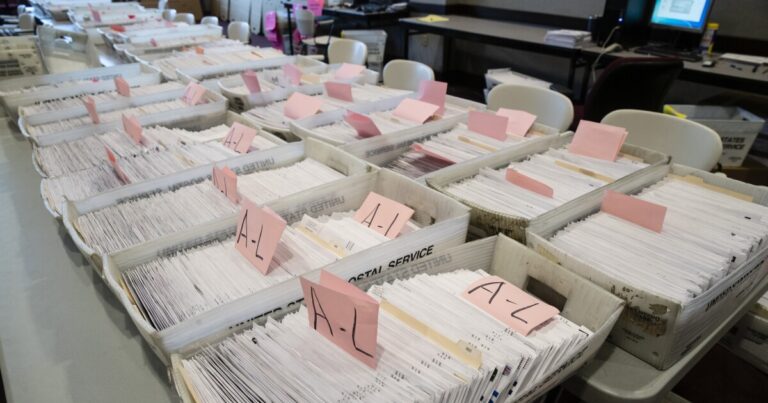 공화당은 미국 대법원에 펜실베니아의 일부 임시 투표용지 개표를 차단해 줄 것을 요청했습니다.
    


