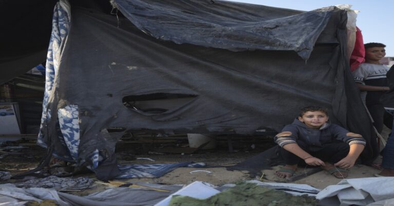 관리들은 카타르가 가자지구에 대한 중재 노력을 중단하기로 결정했다고 말했습니다.
    


