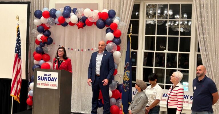 데이브 선데이(Dave Sunday)가 펜실베이니아주 법무장관 선거에서 유진 드파스콸레(Eugene DePasquale)를 꺾었습니다.
    


