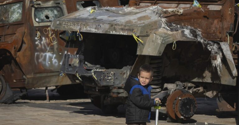 러시아 공습 위협으로 키예프 주재 서방 대사관 폐쇄
    


