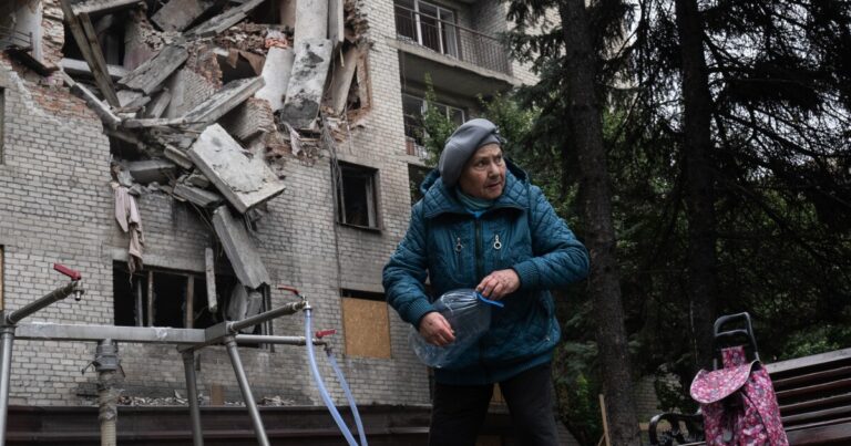 러시아-우크라이나 전쟁의 최전선에서 우크라이나인들이 미국 선거를 준비하고 있다
    


