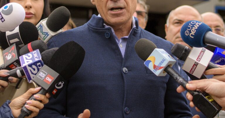 루마니아, 극우 포퓰리스트 대선 결선투표에 충격
    


