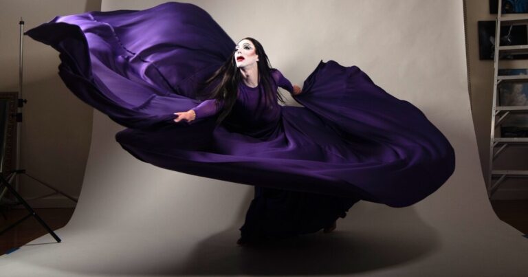 마돈나는 피츠버그 프리미어 댄스 작품에서 마사(그레이엄)를 만난다
    


