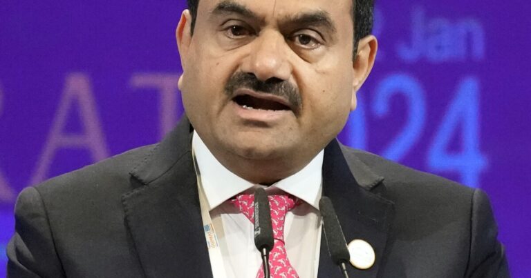 미국, 뇌물 수수 계획을 숨기고 투자자를 속인 혐의로 인도 억만장자 기소
    


