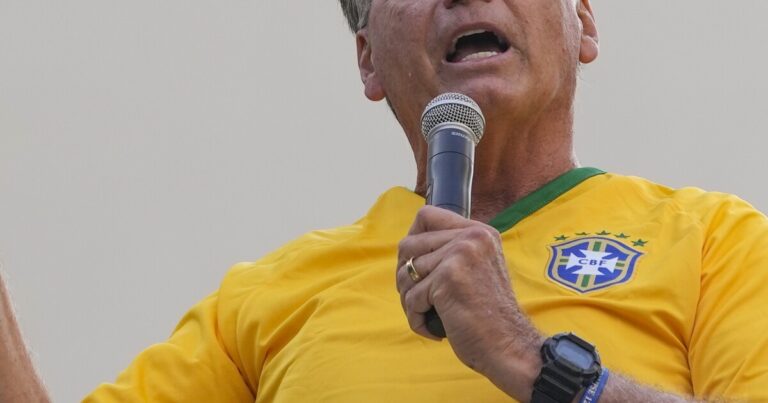 브라질 전 대통령, 쿠데타 음모 혐의로 기소
    


