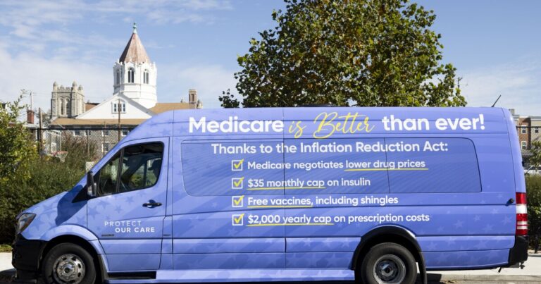 사기꾼은 메디케어 등록 기간을 위험하게 만들 수 있습니다. 자신을 보호하는 방법은 다음과 같습니다.
    


