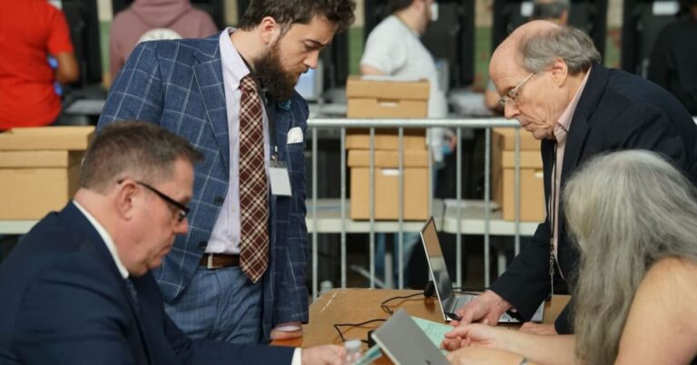 선거운동이 계속되는 가운데 Allegheny 카운티 상원 경선에서 재검표가 진행 중입니다.
    


