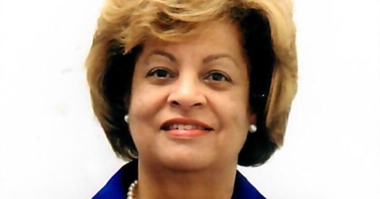 선구적인 피츠버그 저널리스트 Elaine Effort를 기억하며
    


