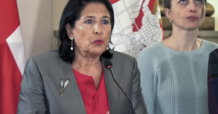 조지아 대통령, 총선 결과 인정하지 않아 항의 촉구
    


