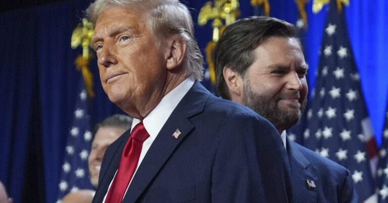 펜실베니아에서 승리한 트럼프, 대선 출마 직전
    


