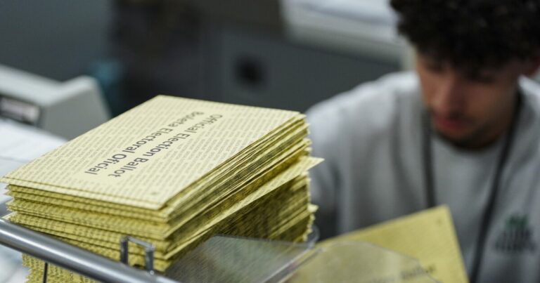 펜실베이니아 유권자의 우편 투표 신청에 이의를 제기하려는 노력이 실패했습니다.
    


