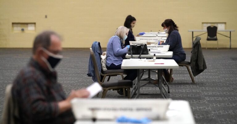 펜실베이니아주 랭커스터 카운티에서는 유권자 등록 2,500명에 대해 사기 가능성이 있는지 조사 중이라고 밝혔습니다.
    


