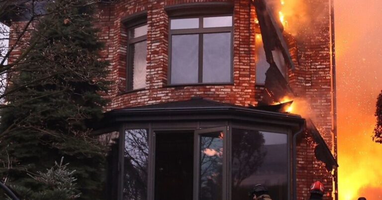 푸틴 대통령은 러시아가 우크라이나에서 신형 중거리 탄도미사일을 시험했다고 밝혔습니다.
    


