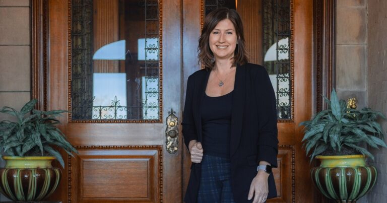 프릭 피츠버그(The Frick Pittsburgh)가 새로운 임시 전무이사를 임명했습니다.
    


