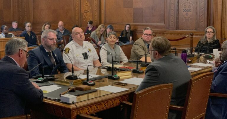 피츠버그 경찰청장 시로토(Scirotto)의 출발에 대한 시의회 회의 후에도 여전히 질문이 남아 있습니다.
    


