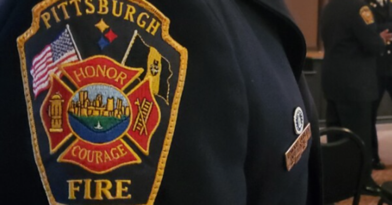 피츠버그 대대장 존 월시(John Walsh) 화재 대응 중 돌발 사망
    


