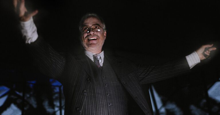 피츠버그 퀀텀시어터의 정치적 호기심을 담은 '캐비넷' 공개
    


