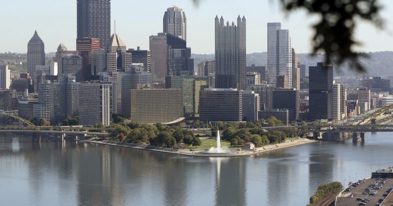 Allegheny 카운티 의회는 예산 마감일이 다가옴에 따라 2025년 세금 인상 규모를 줄일 것을 제안합니다.
    


