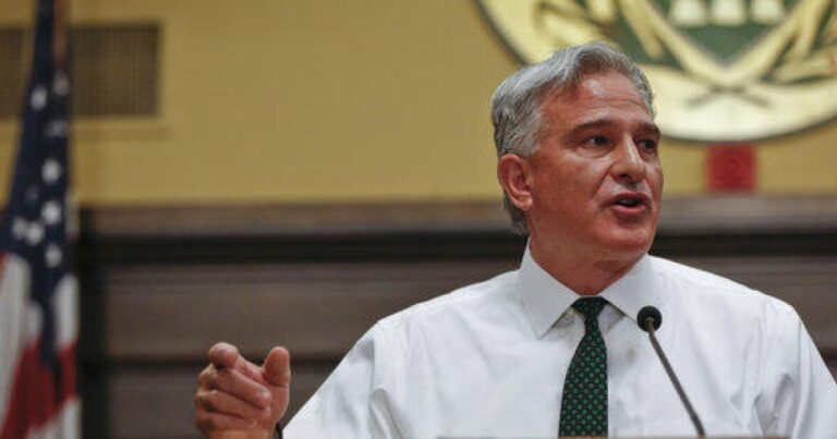 DA Zappala, '폰지 사기' 연금 시스템에 대해 은퇴 위원회와 Allegheny 카운티를 고소
    


