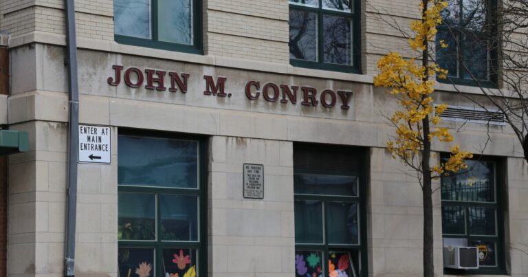 PPS 학부모, 교직원은 Conroy 특수 교육 센터가 폐쇄 제안을 통해 학생들을 안전하게 보호한다고 말합니다.
    



