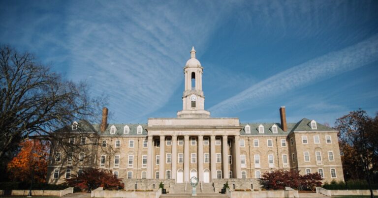 Penn State 이사회는 투표 전에 주요 문제에 대해 거의 논의하지 않습니다.
    


