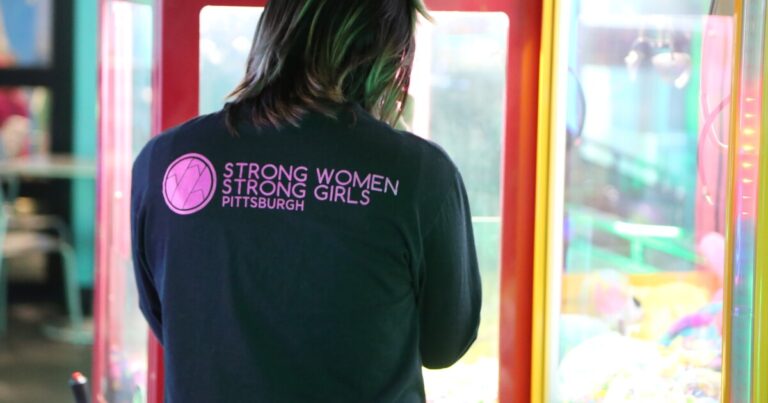 Strong Women, Strong Girls, 새로운 이름으로 학교 멘토링 프로그램 확대 
    


